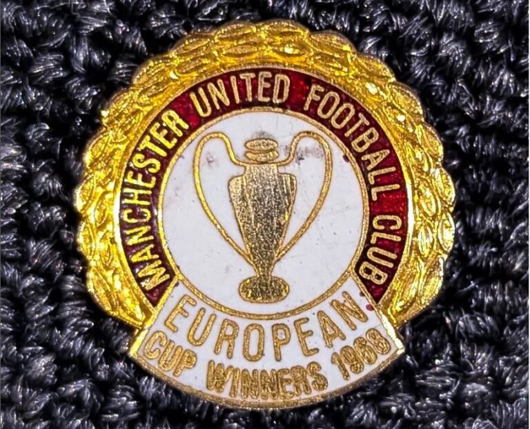 man utd badge